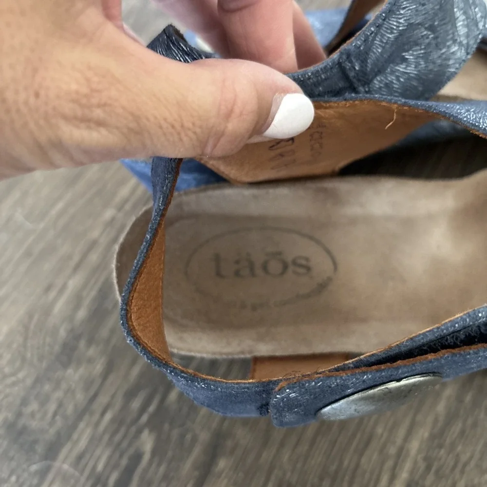 Taos Carousel 2 Blue Suede Floral Wedge Heel Ankle Strap Sandal Women 8/8.5 MINT